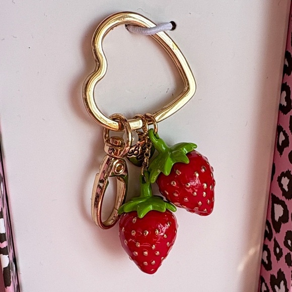 Betsey Johnson Red Strawberry Keychain Bag Charm NWT - Picture 2 of 3